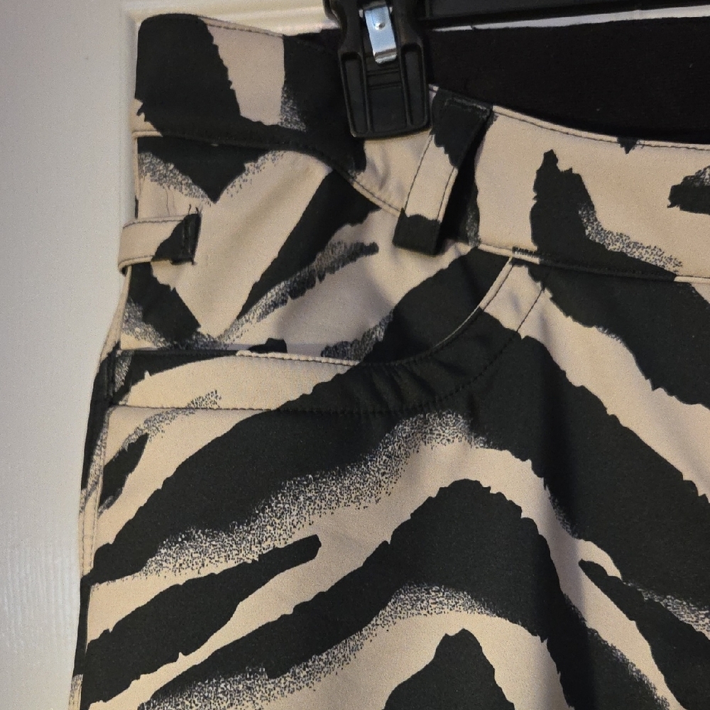 686 Zebra Black and Gray Tan Women's Softshell Ski Pants - Picture 4 of 9